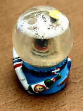 Palla di vetro con neve