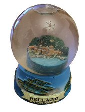 Palla di vetro con neve