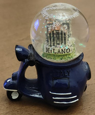 Palla di vetro con neve